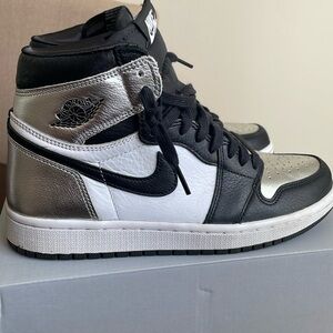 Air Jordan Retro 1 High OG Metallic Silver Silver Toe